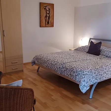 Διαμέρισμα In Erster Etage Mit Offenem Wohnbereich *